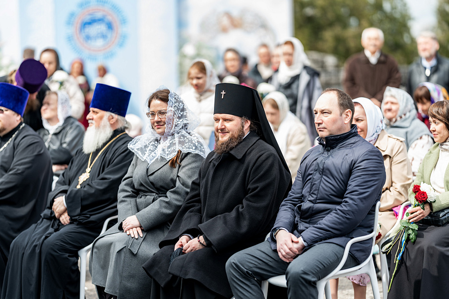 Божественная литургия в Свято-Троицком Белопесоцком женском монастыре города Ступино